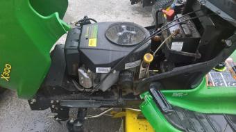 Газонокосарка John Deere X300 foto 7